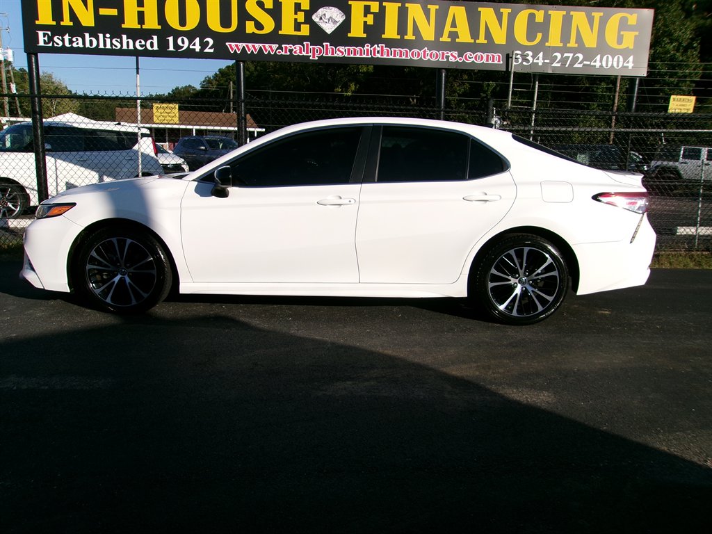 2020 Toyota Camry SE